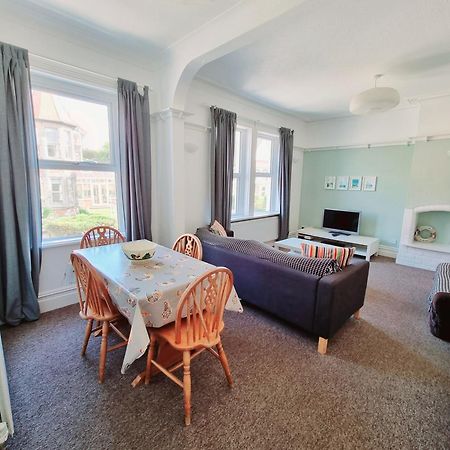 บีชคอมเบอร์ ฮอลิเดย์ อพาร์ตเมนต์ Apartment สวาเนจ ห้อง รูปภาพ