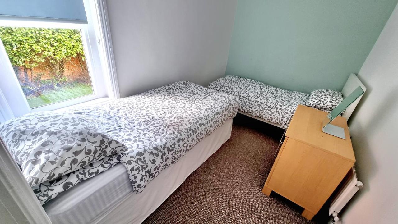 บีชคอมเบอร์ ฮอลิเดย์ อพาร์ตเมนต์ Apartment สวาเนจ ภายนอก รูปภาพ