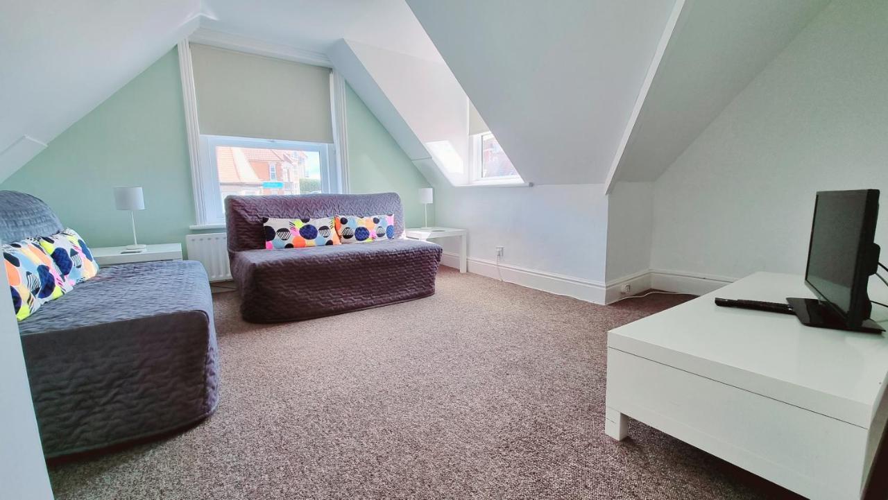 บีชคอมเบอร์ ฮอลิเดย์ อพาร์ตเมนต์ Apartment สวาเนจ ภายนอก รูปภาพ