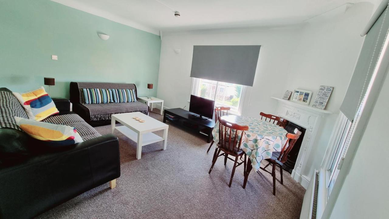 บีชคอมเบอร์ ฮอลิเดย์ อพาร์ตเมนต์ Apartment สวาเนจ ภายนอก รูปภาพ