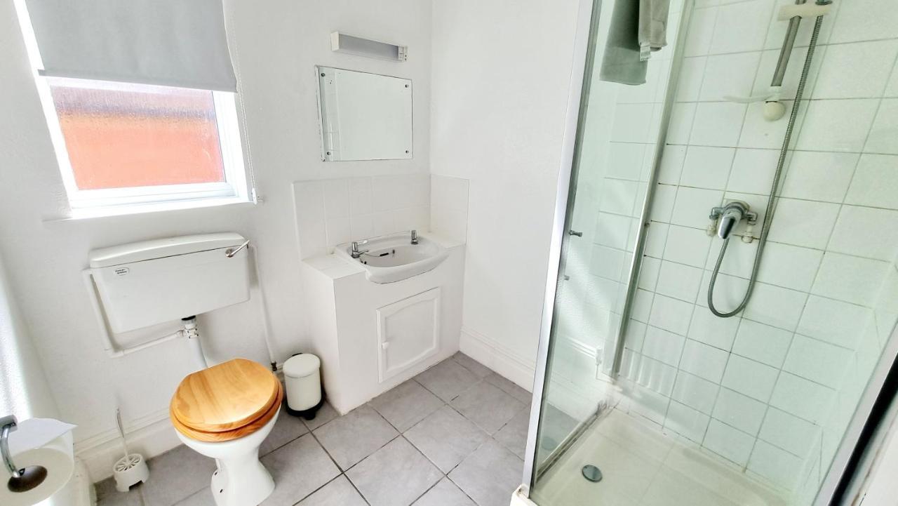 บีชคอมเบอร์ ฮอลิเดย์ อพาร์ตเมนต์ Apartment สวาเนจ ภายนอก รูปภาพ