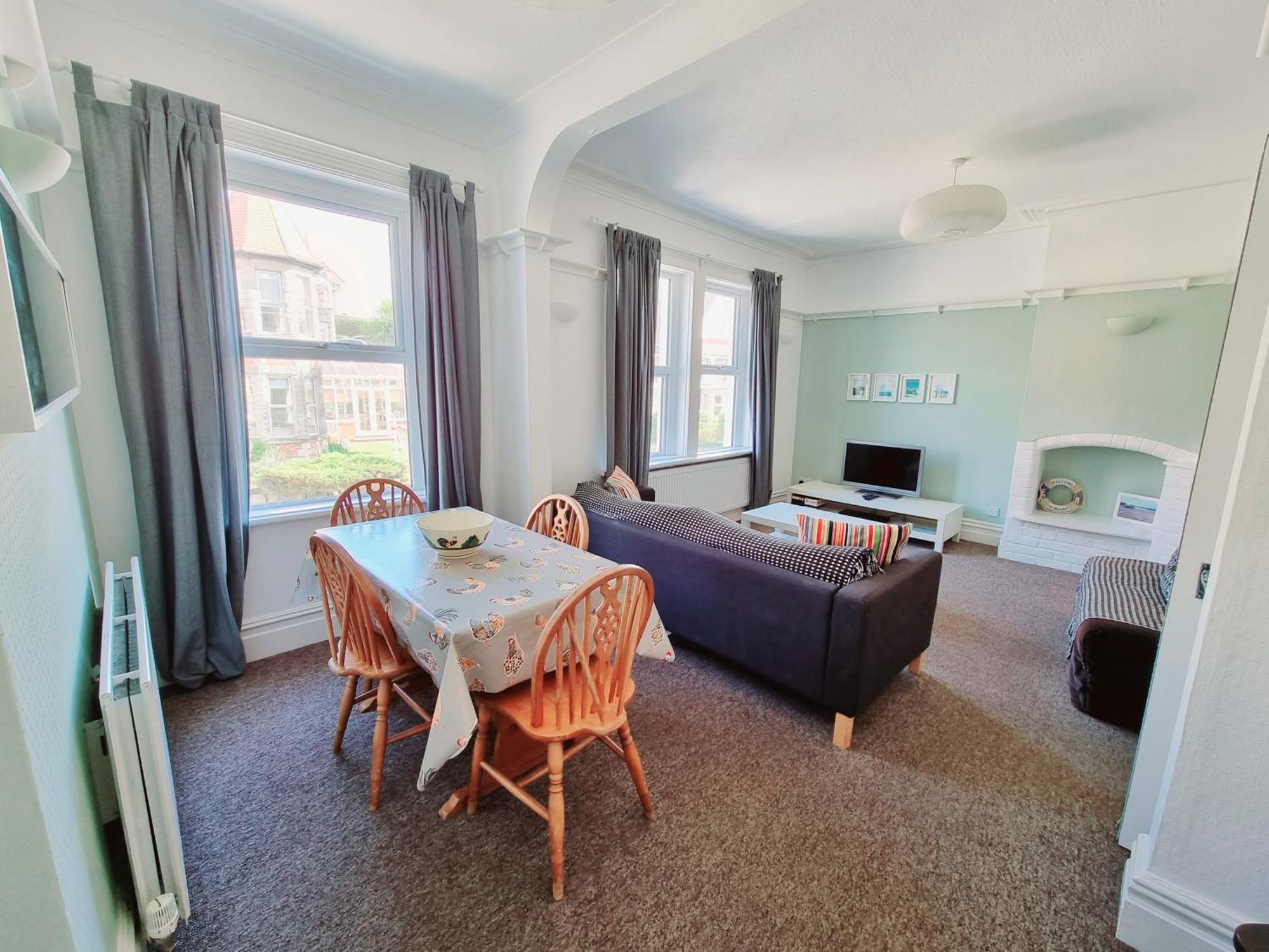 บีชคอมเบอร์ ฮอลิเดย์ อพาร์ตเมนต์ Apartment สวาเนจ ห้อง รูปภาพ